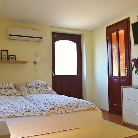 Florianus Vendeghaz Guest house